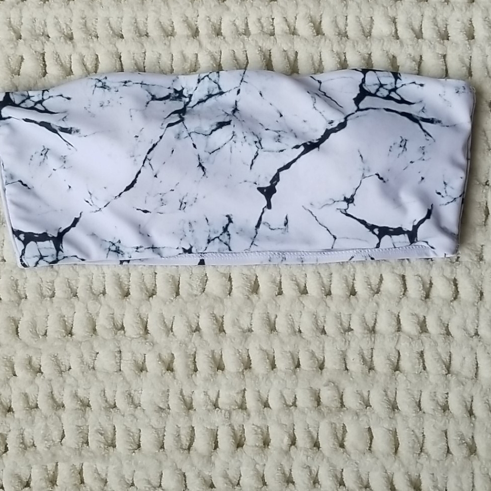 4/$15 Bandeau bikini top marbled sz 4 white black